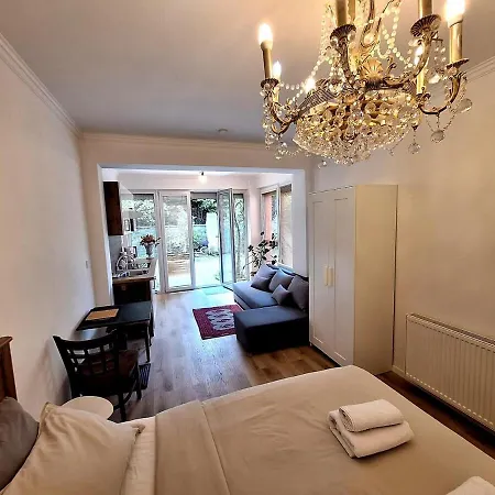 Terrace With Kitchen - Kindstay Prague Airport Тухомержице
