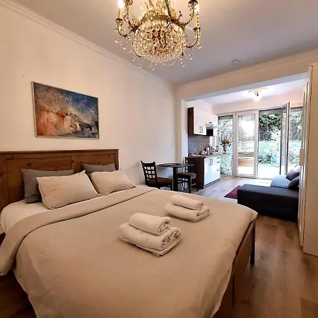 Terrace - Kindstay Prague Airport Apartmán Tuchomerice